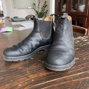 Blundstones #558 • Aus 5 (US Women’s 8) • Black Leather